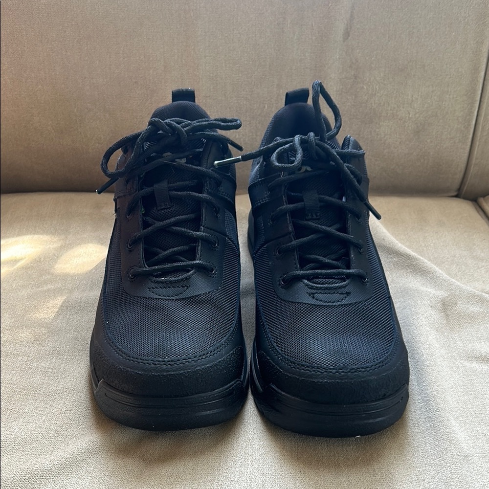 Men's Black Athletic Shoes